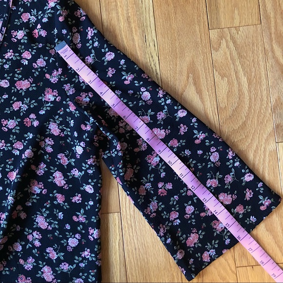 NWOT “Ripe” Floral Tie Front V-Neck Blouse - Picture 12 of 13